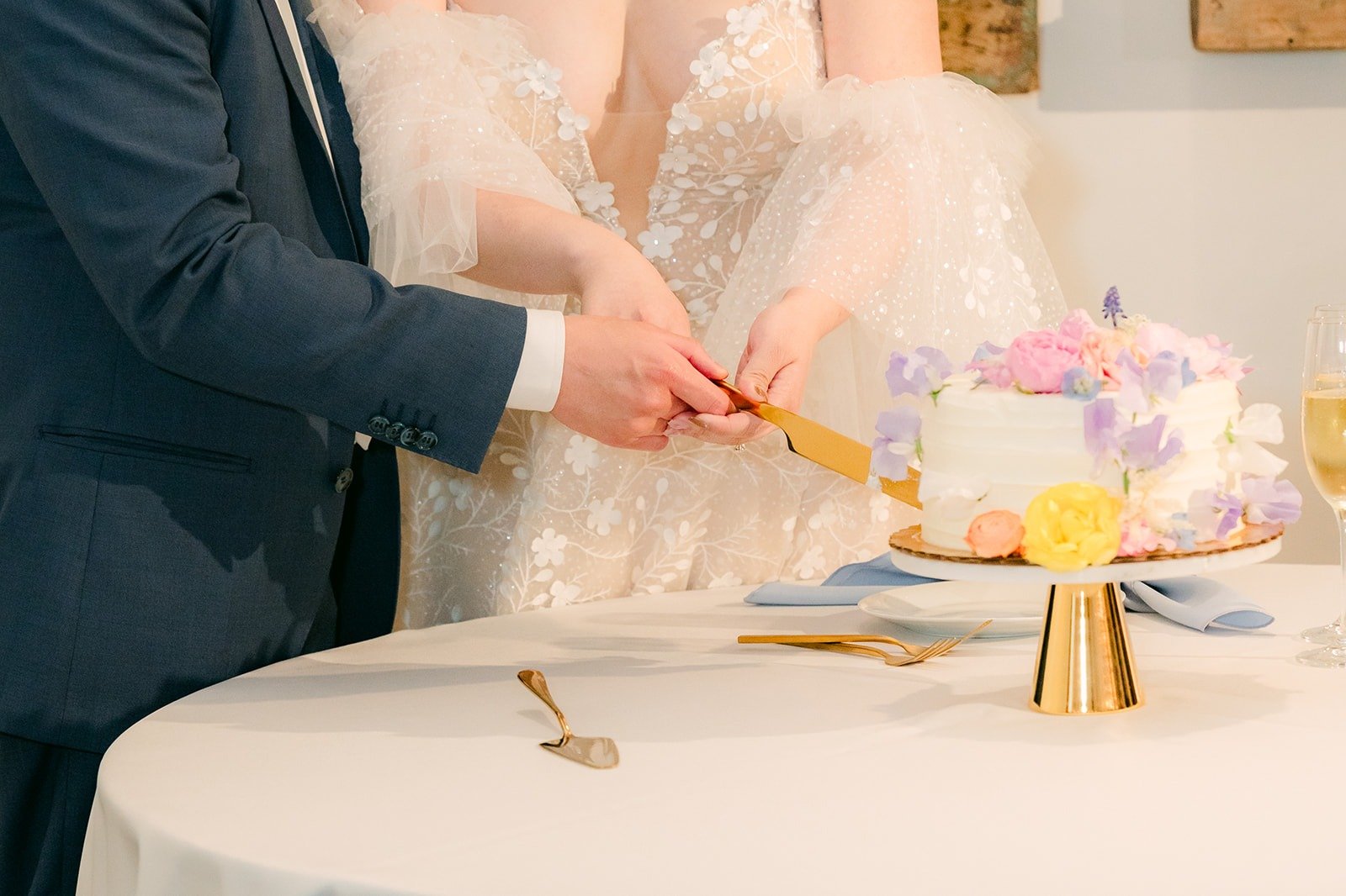 Joanna and Jerrick slicing the cake together