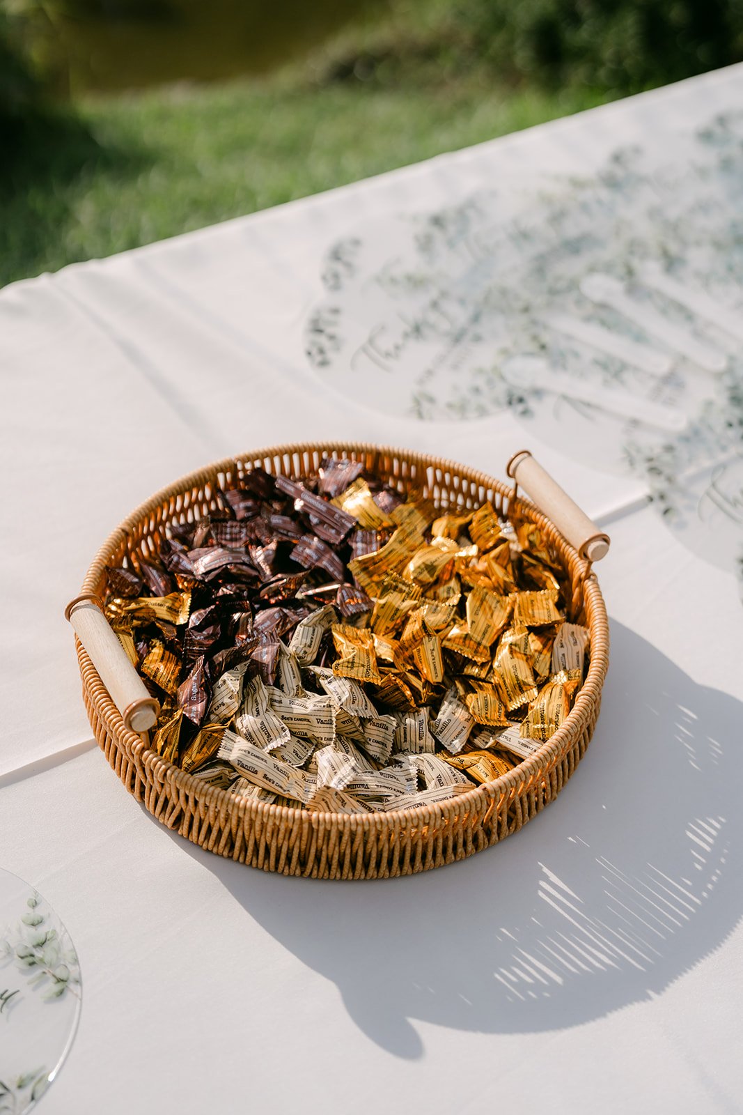 A basket of favors for the guests, photographed by One and Only Production.