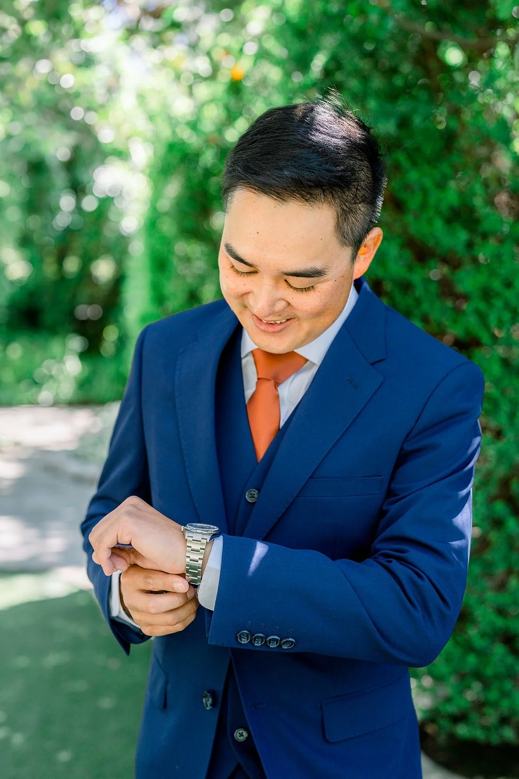 Vincent fastening his watch