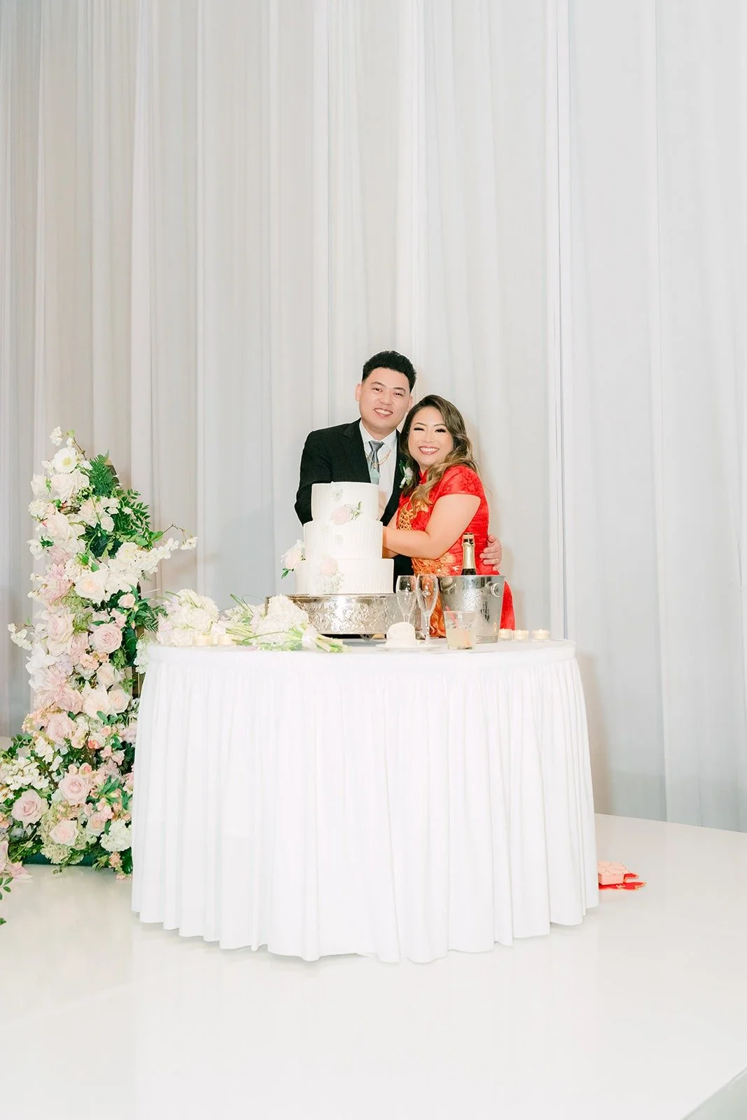 Candice and Vincent cutting their cake from Sunny Bakery