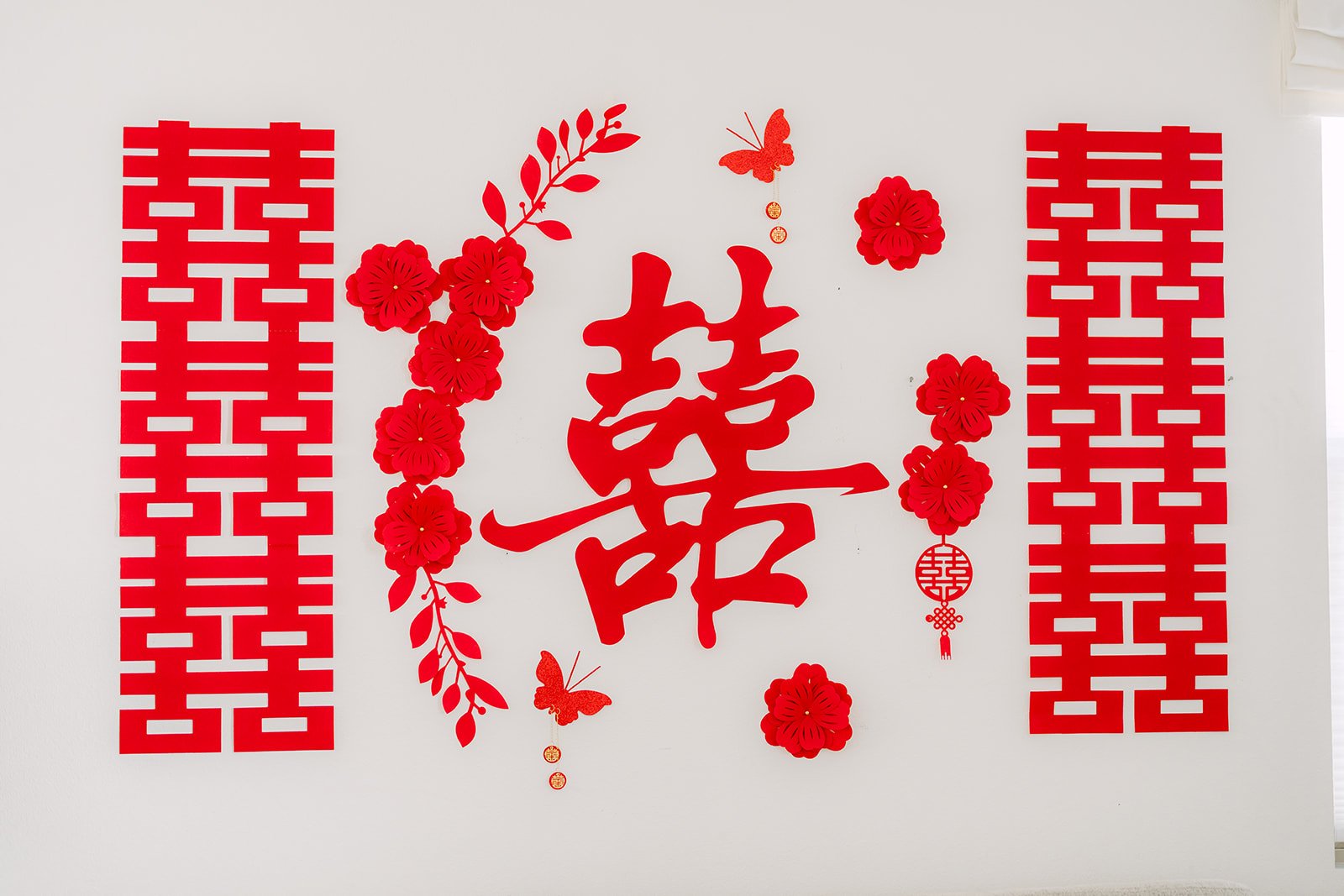 A red double happiness papercut on the wall for the second tea ceremony.