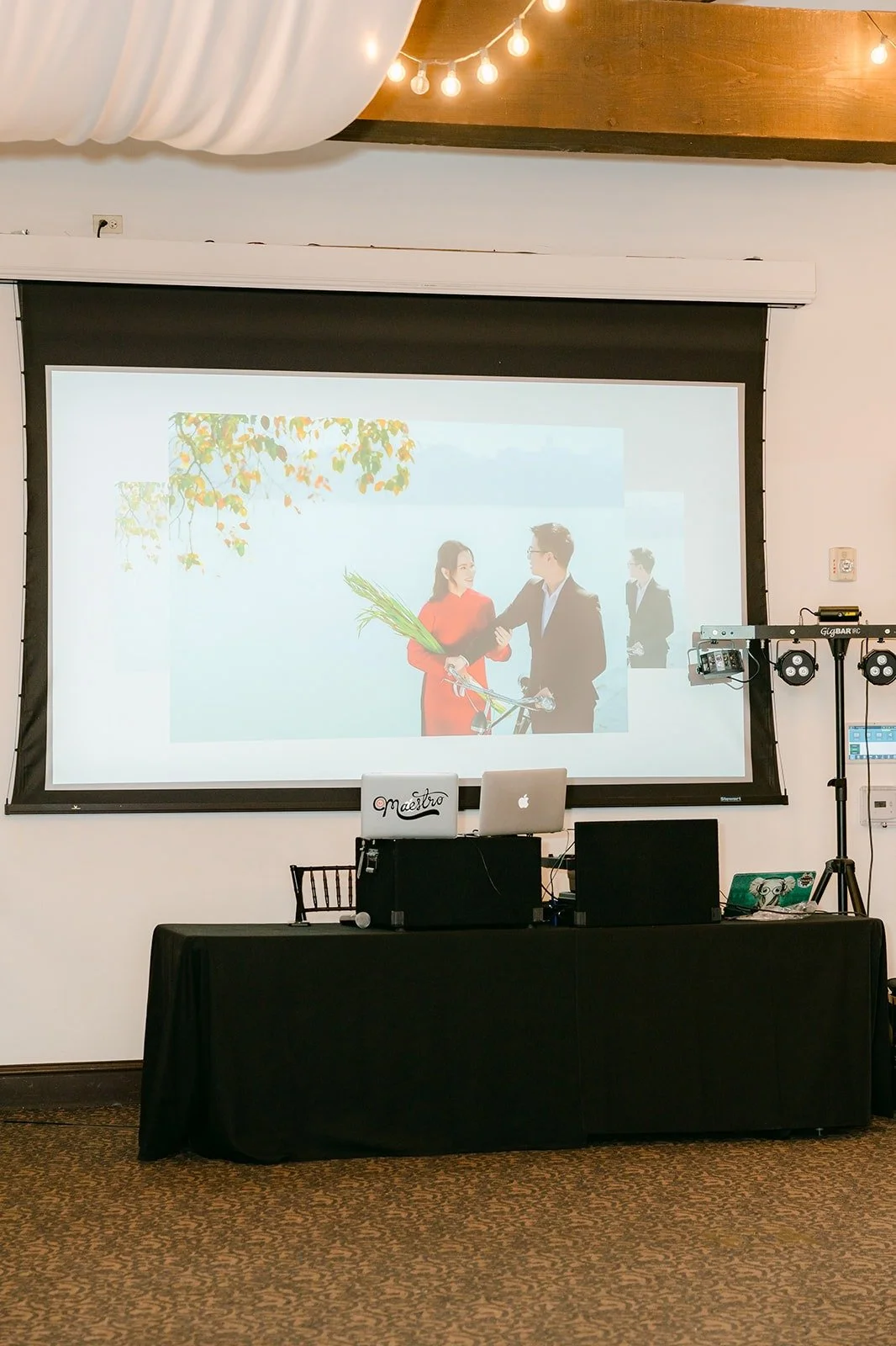 Slideshow of Ivy and Chungman playing on the reception screen