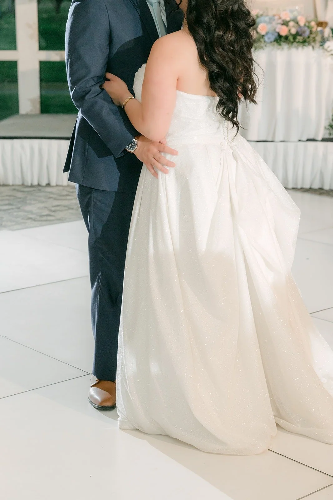 Close view of Florence and Jordan swaying on the dance floor