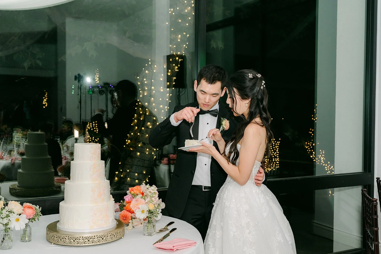 Clarissa and Austin cutting the cake