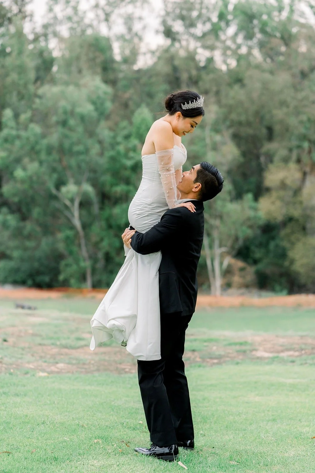 Steven lifts Jacinda on the lawn