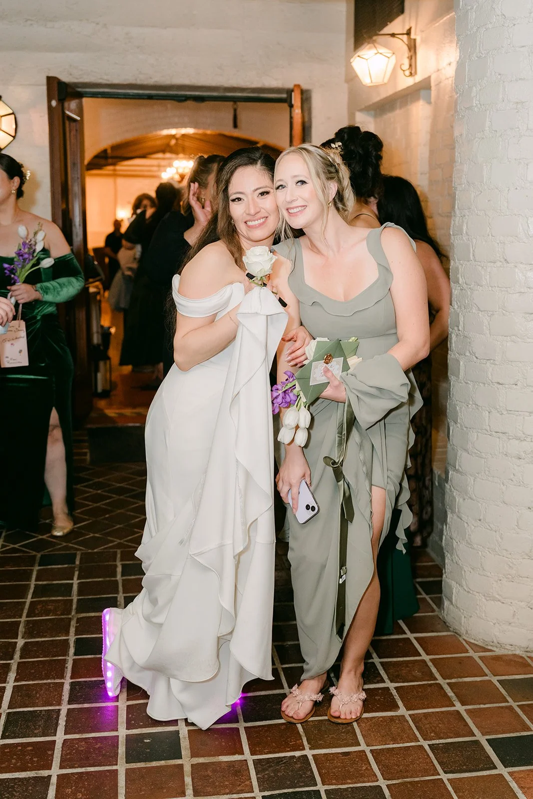 Mariana and a bridesmaid hugging in the lobby
