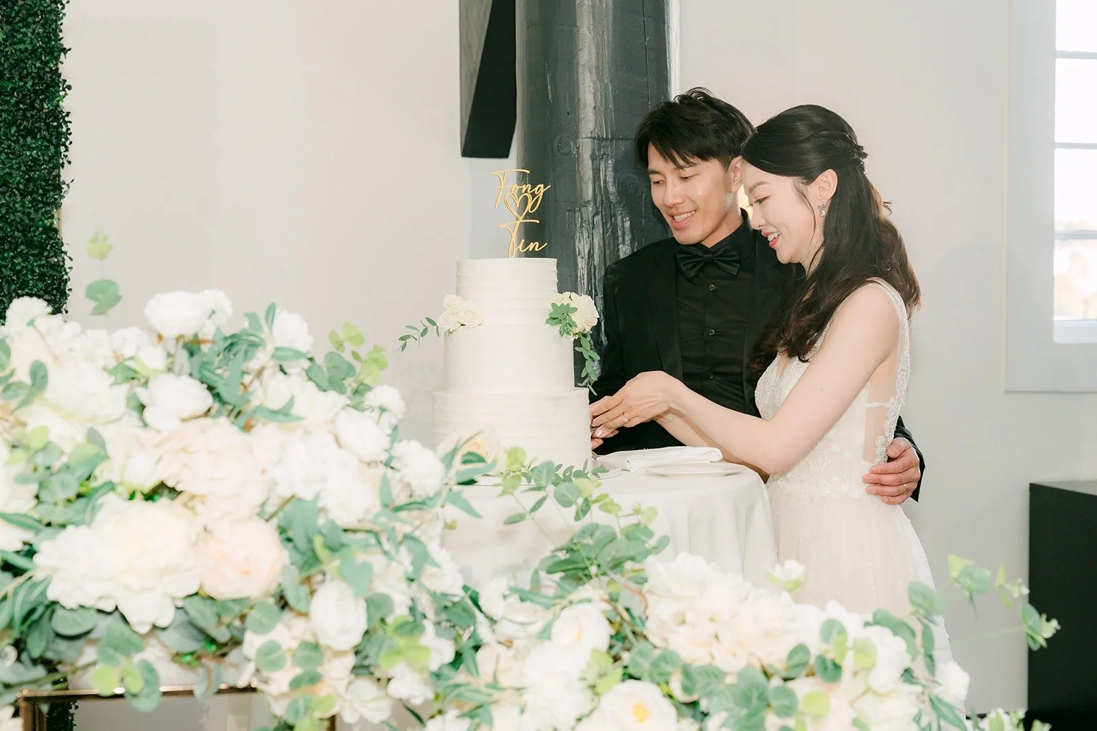 Tin and Fong feeding each other cake