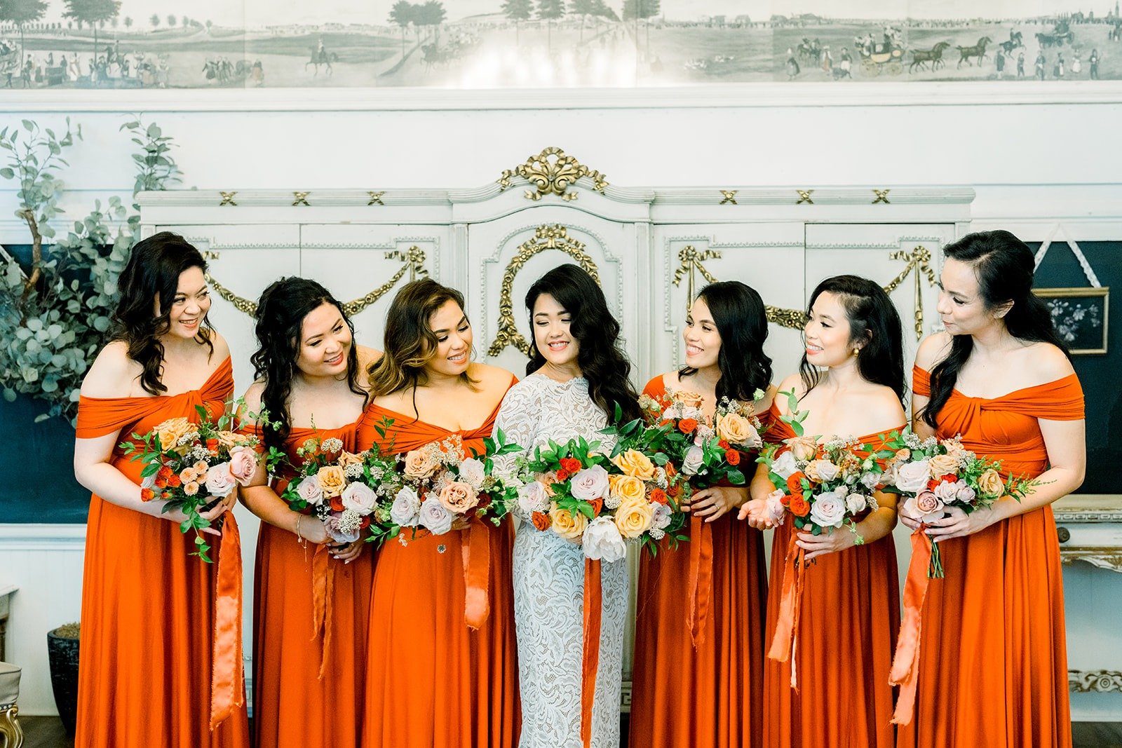 Hannah and her bridesmaids lined up with their bouquets