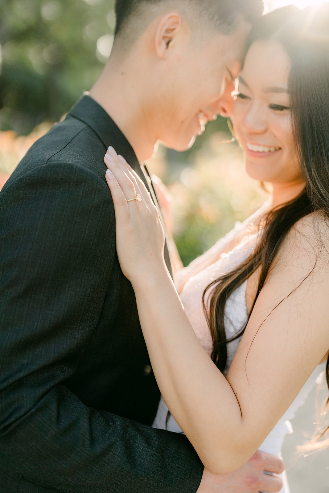 Jadee and Richard lean in for a kiss.