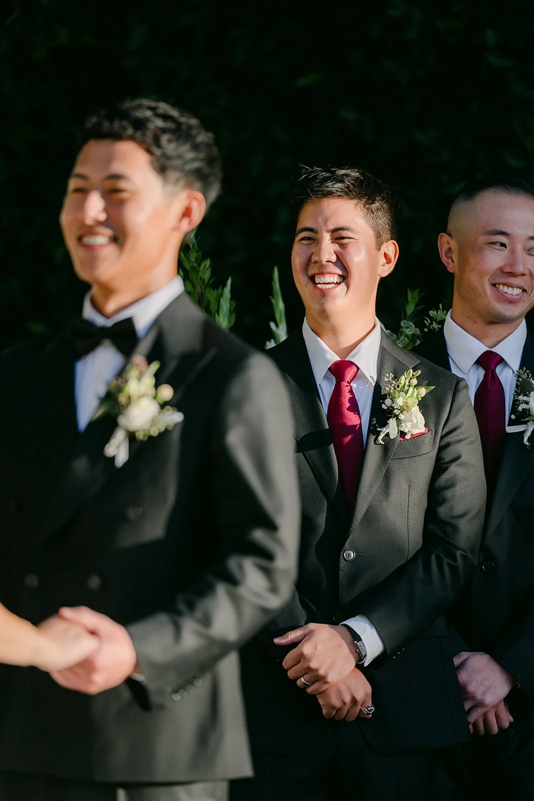 Richard and his groomsmen smiling as Jadee arrives