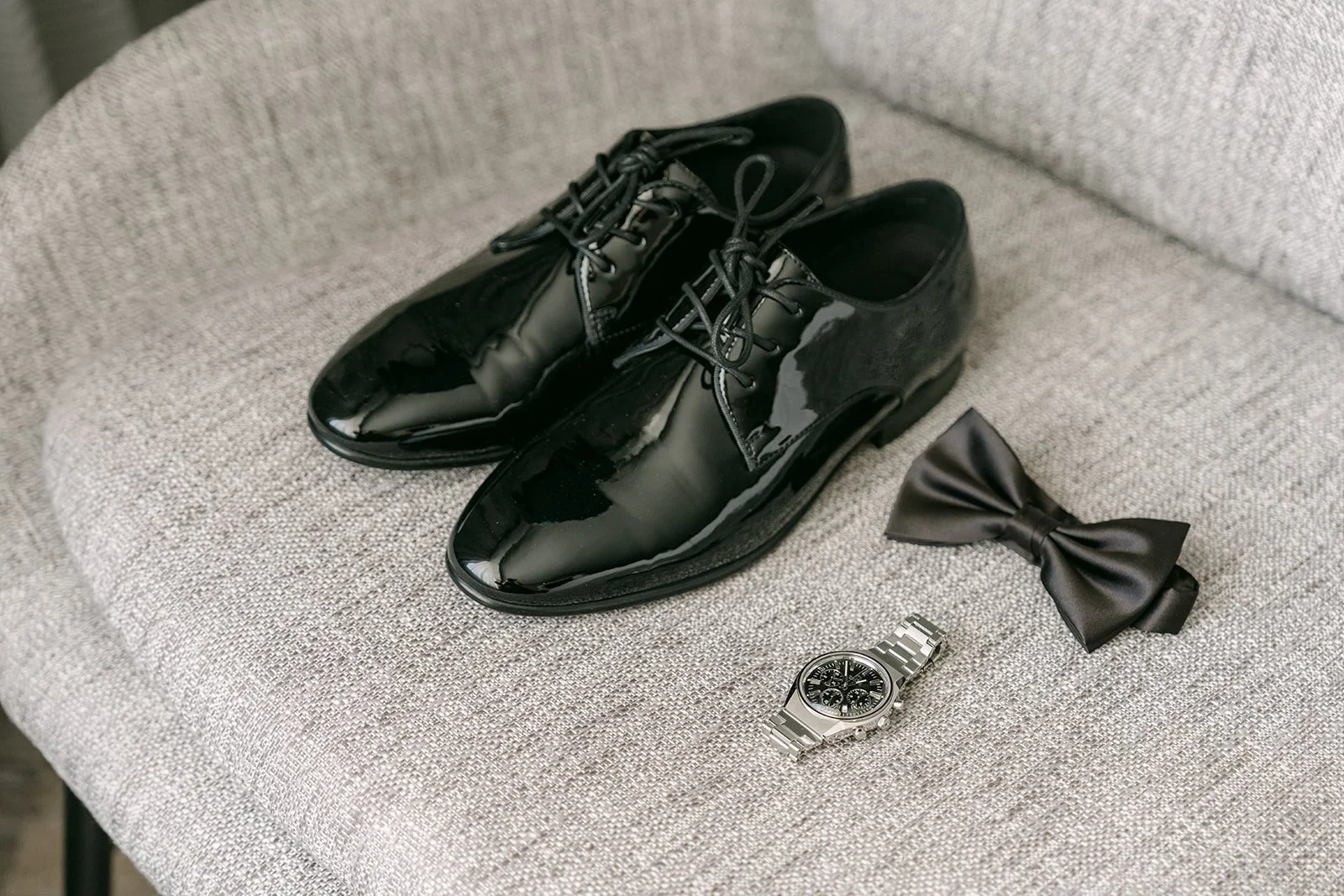 San's black patent leather shoes and cufflinks.