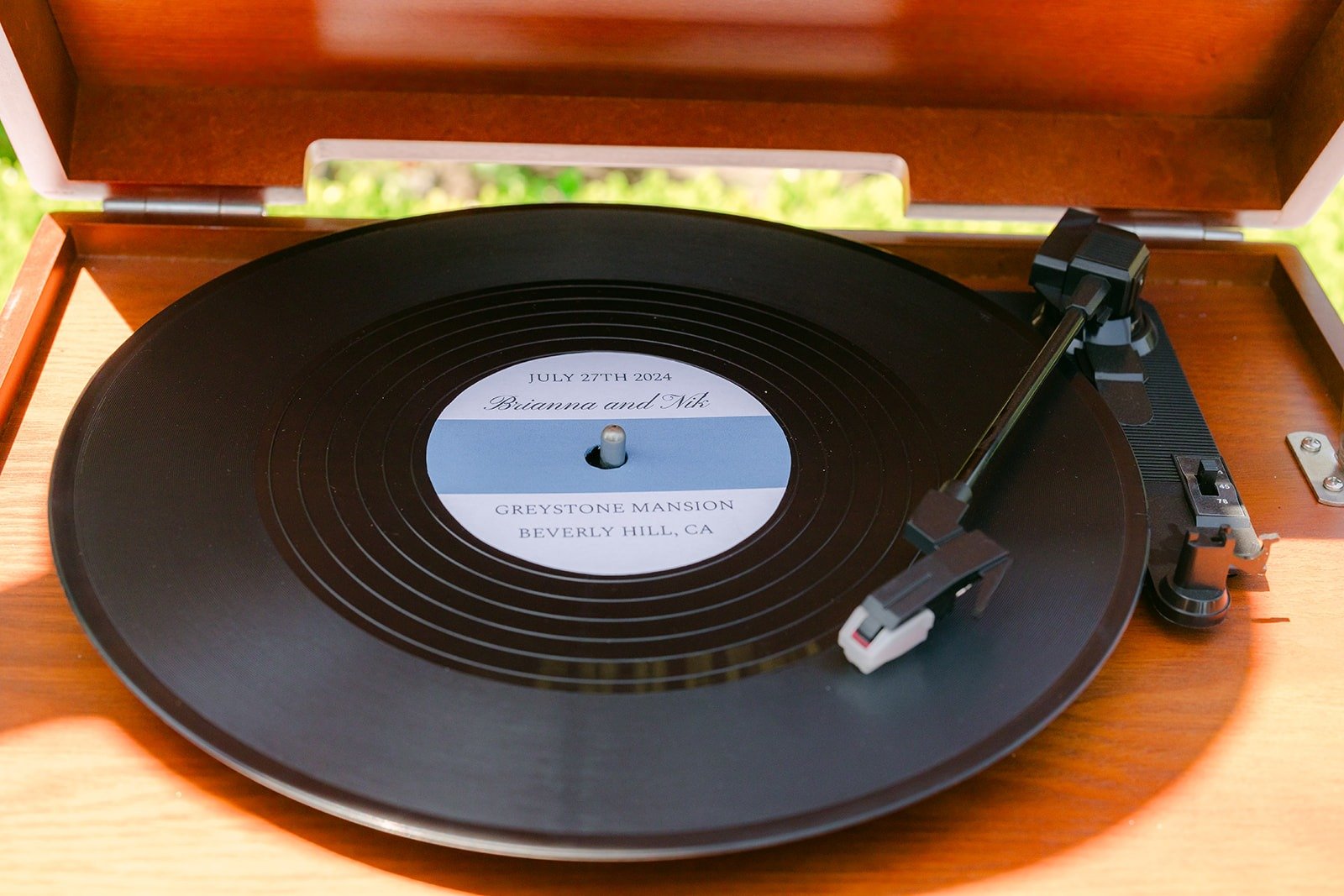 Vintage record player at the reception