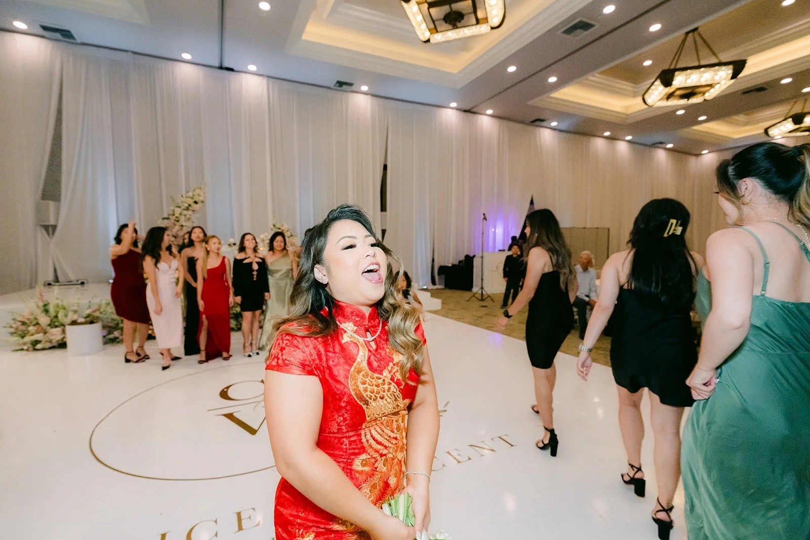 Candice getting ready for the bouquet toss