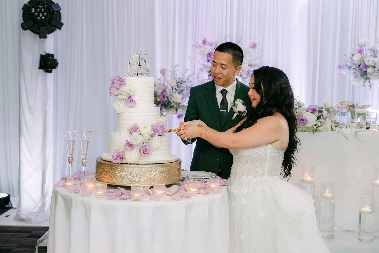 Jennifer and Kevin cut their wedding cake together