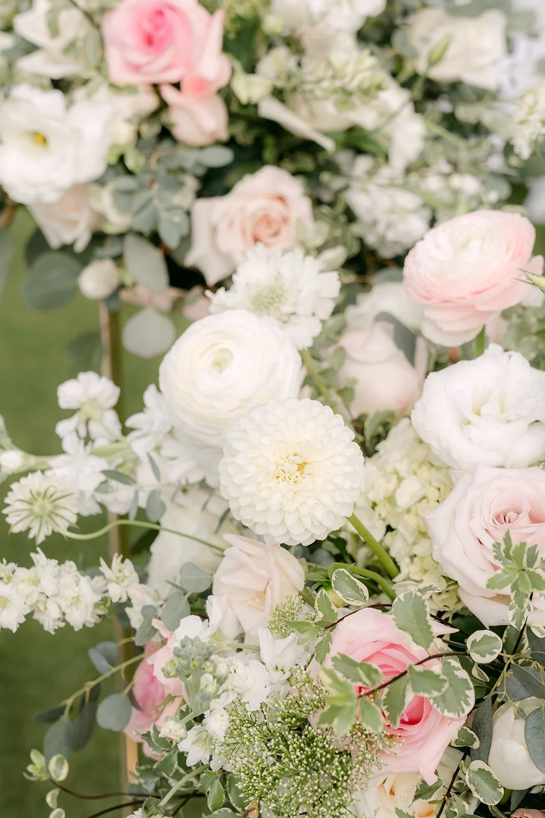 Close up of garden roses and ranunculus in the ceremony florals