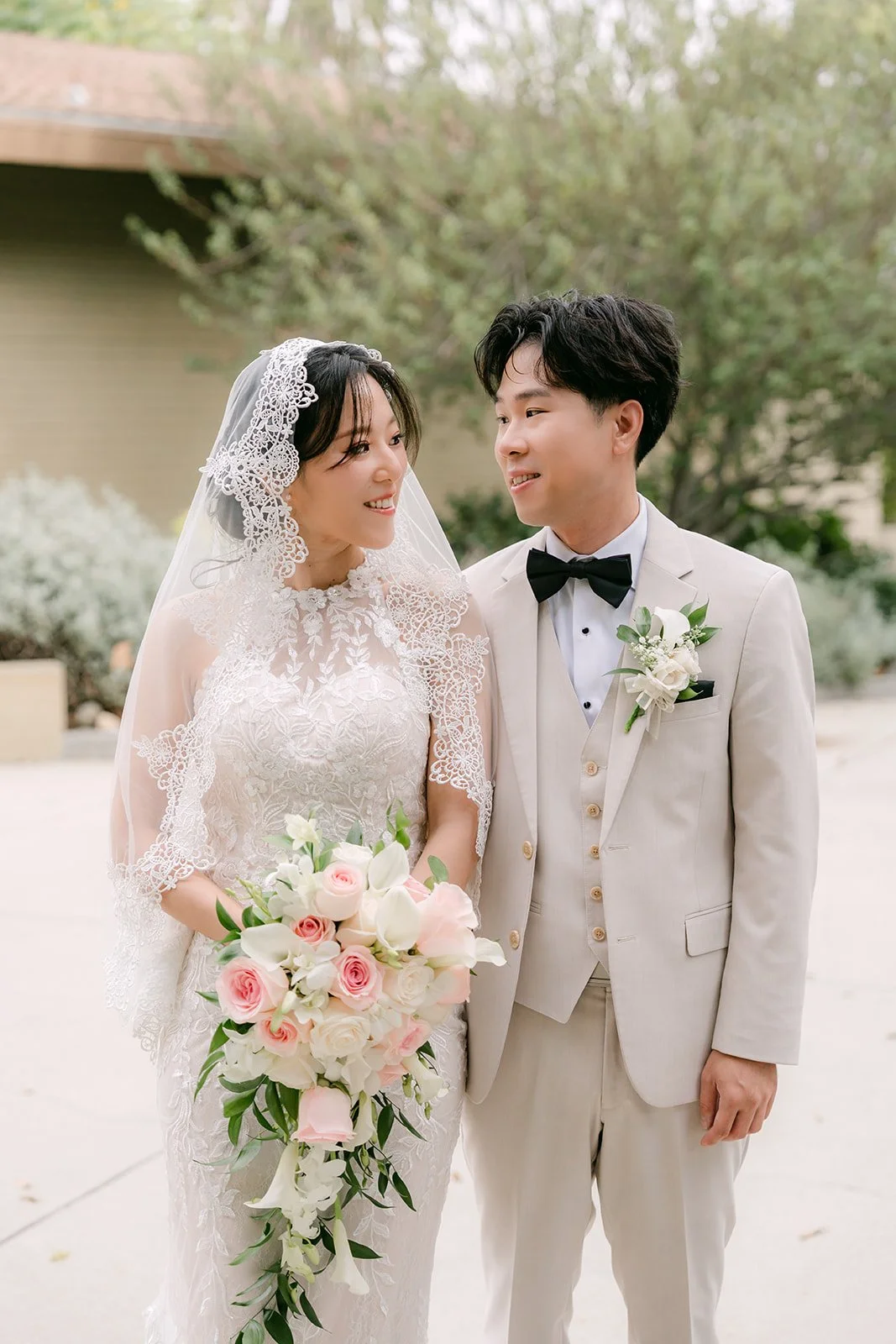 Elaine and Wen with her bouquet, photographed by One and Only Production.