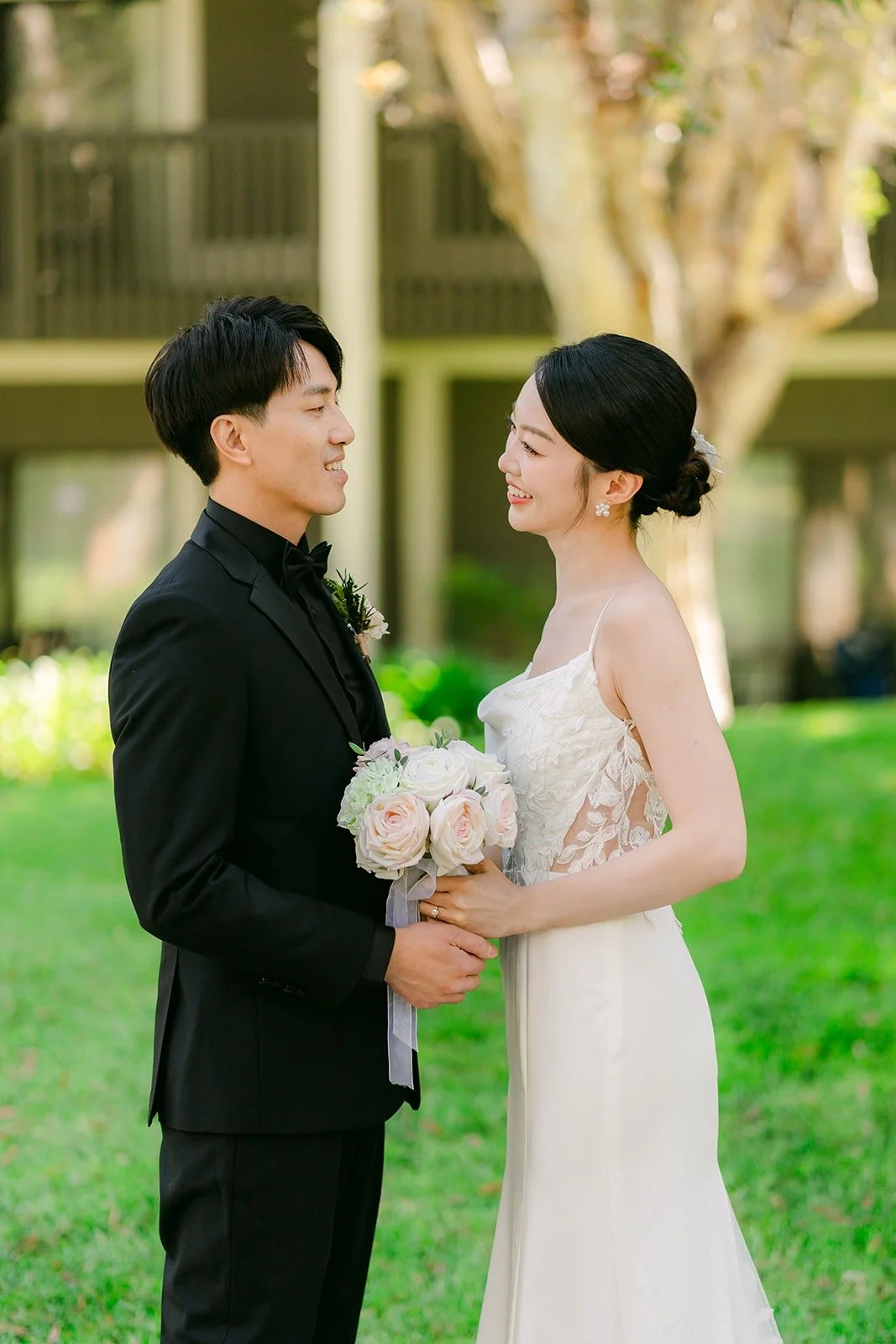 Tin and Fong holding hands after the first look