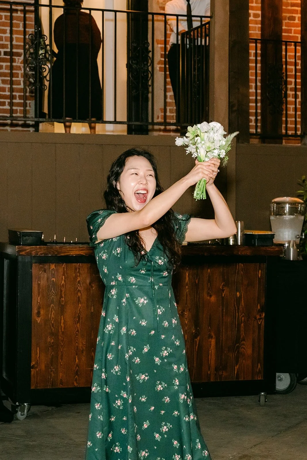A guest catching Chorok's bouquet