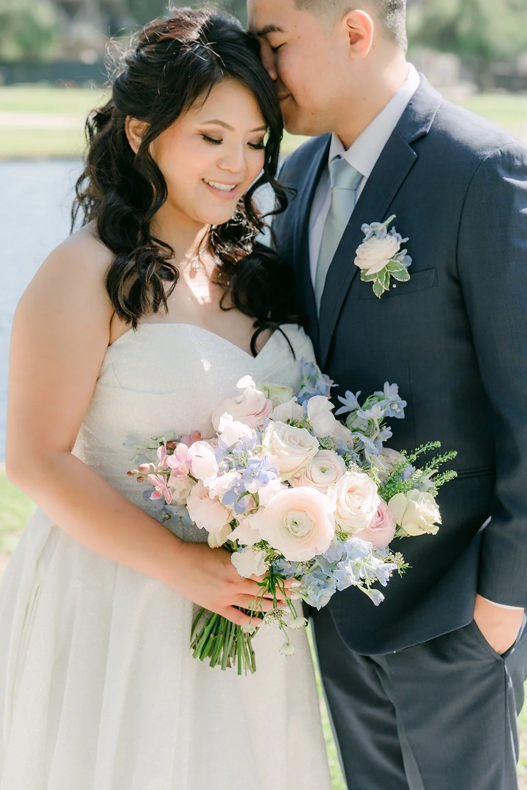 Florence and Jordan close together with her bouquet at Brookside Golf Club