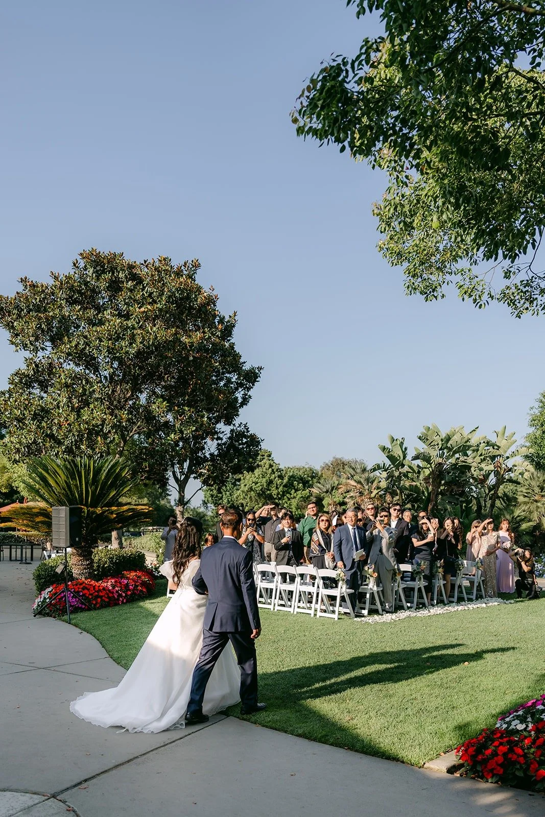 A wide view of the ceremony lawn as Jeannie arrives