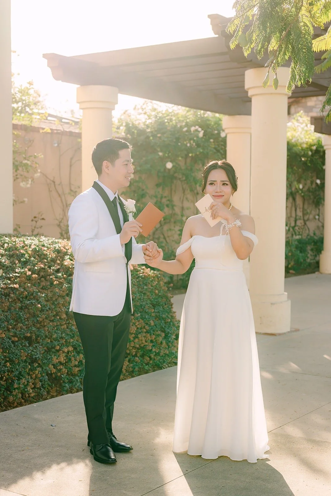 Ivy laughing as Chungman reads his vows