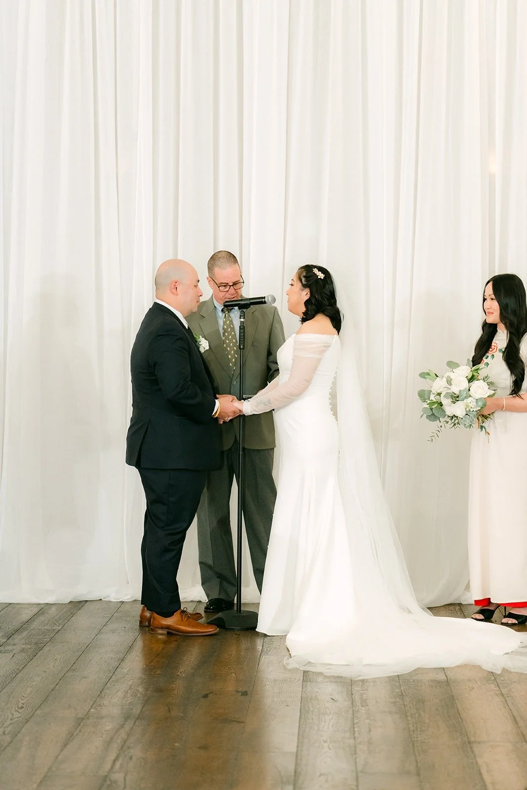 Vivian and Yao exchanging vows