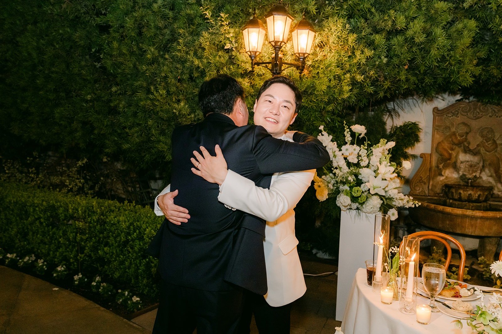 Min Soo hugging a guest after a speech