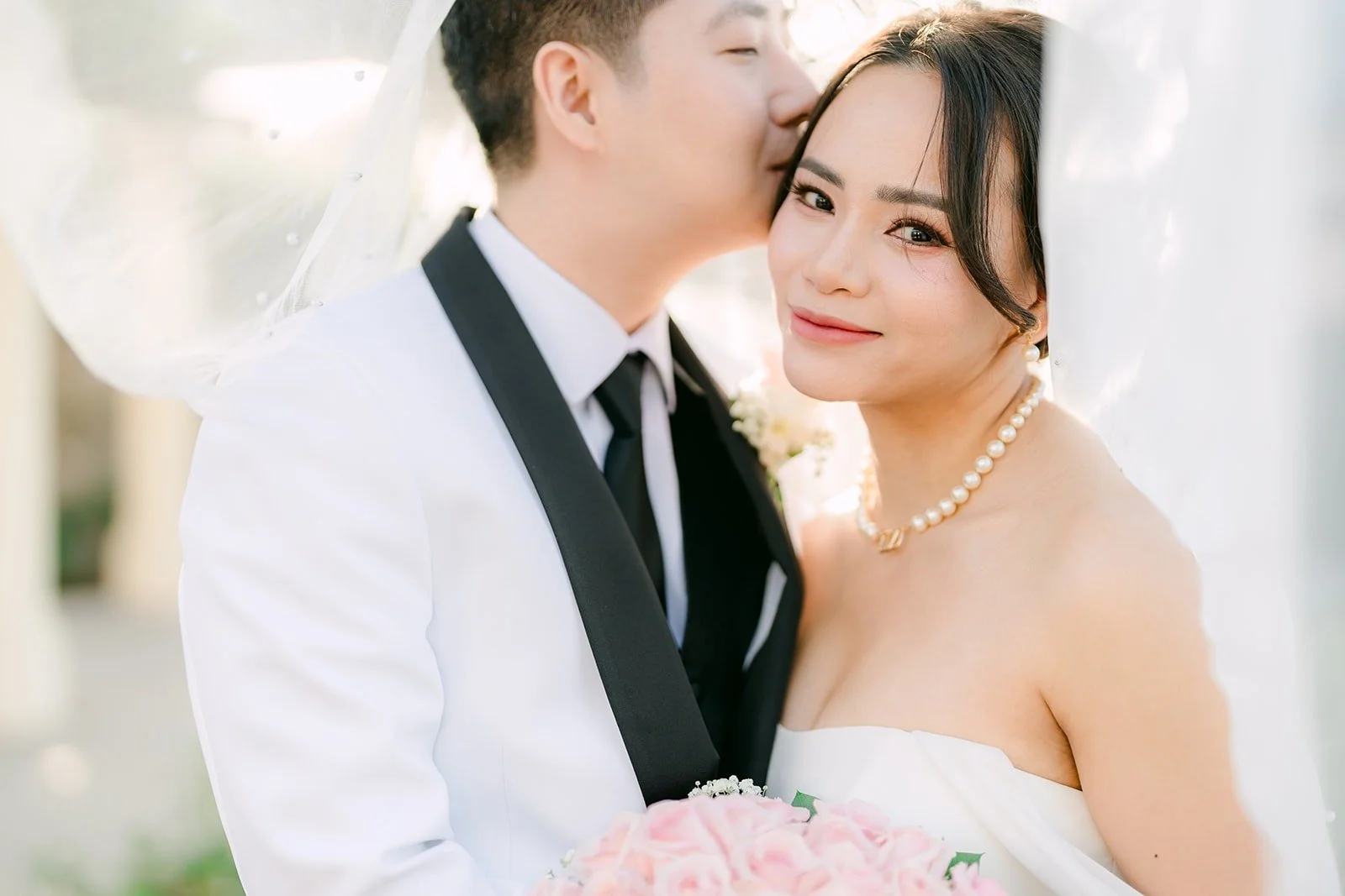 Ivy and Chungman cheek to cheek in the courtyard