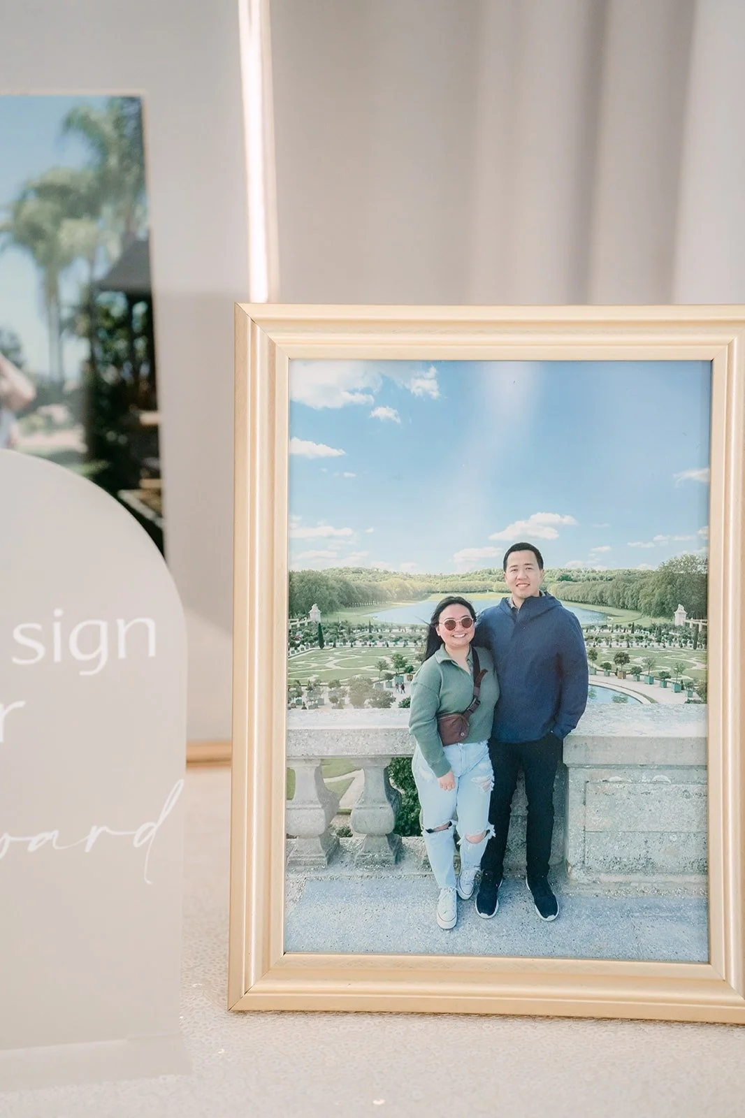 A framed photo of Jennifer and Kevin on the welcome table