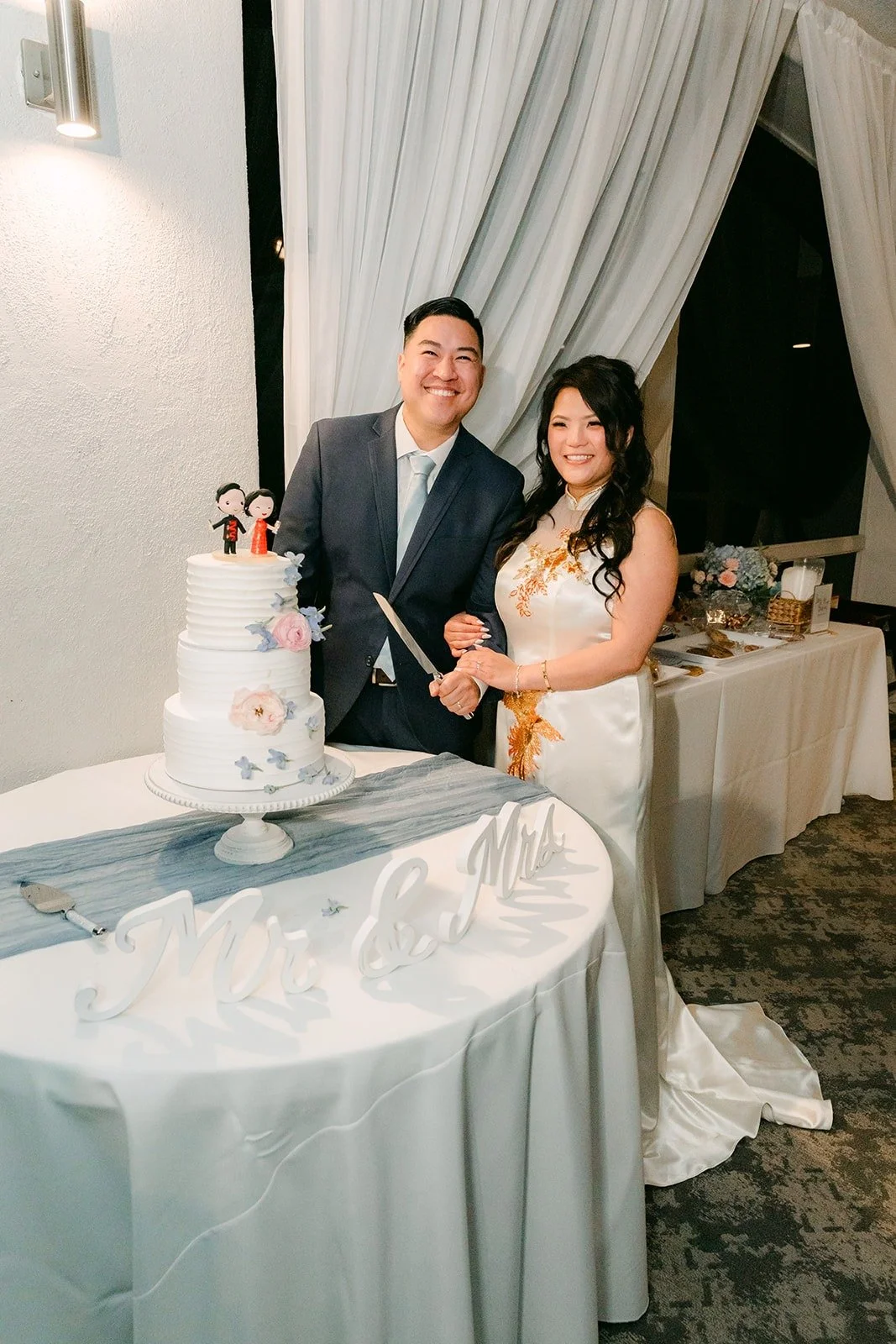 Florence and Jordan at the cake table