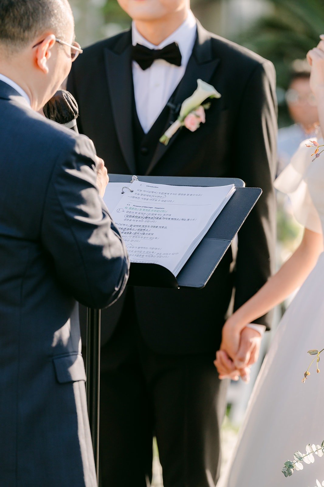 Eunsang reading his personal vows from a folder