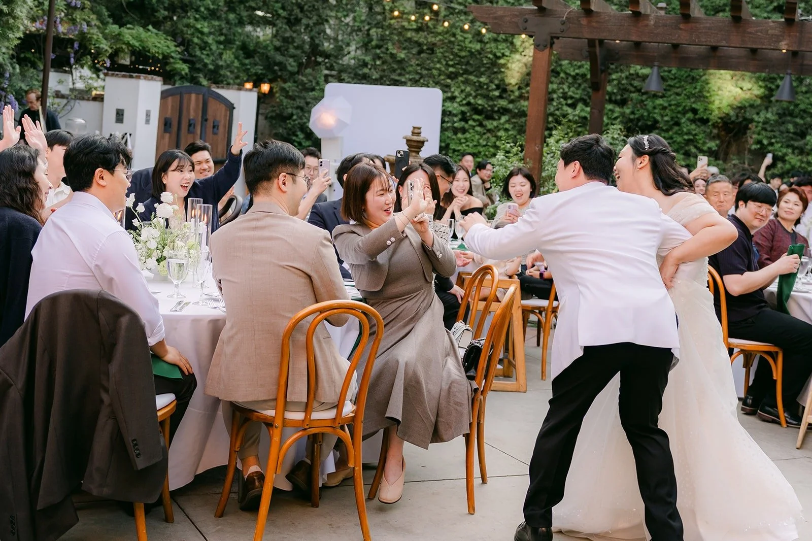 Chorok and Min Soo starting their first dance in the courtyard