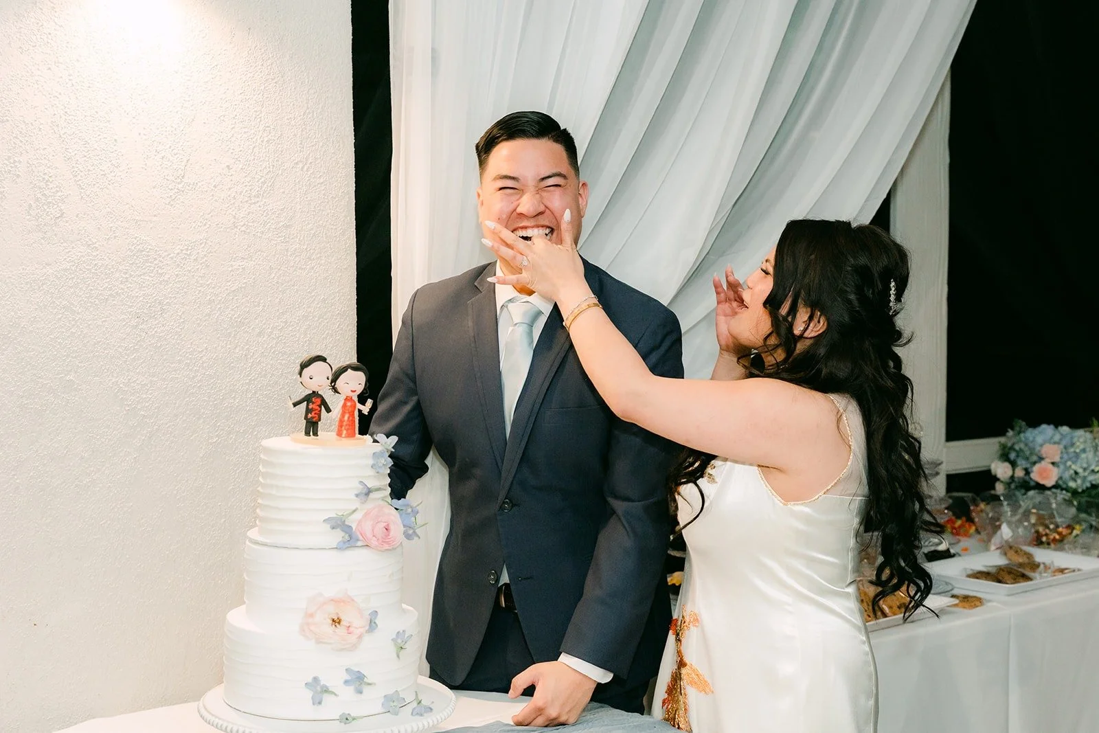 Florence feeding Jordan a piece of cake