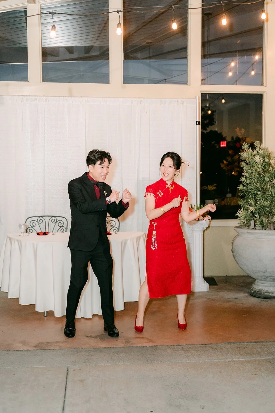 Elaine and Wen's quick dance at the sweetheart table.