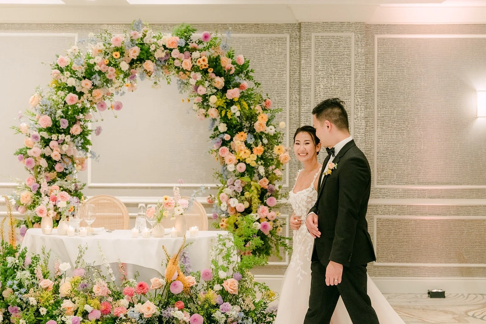 Kylie and Mario seeing their sweetheart table for the first time