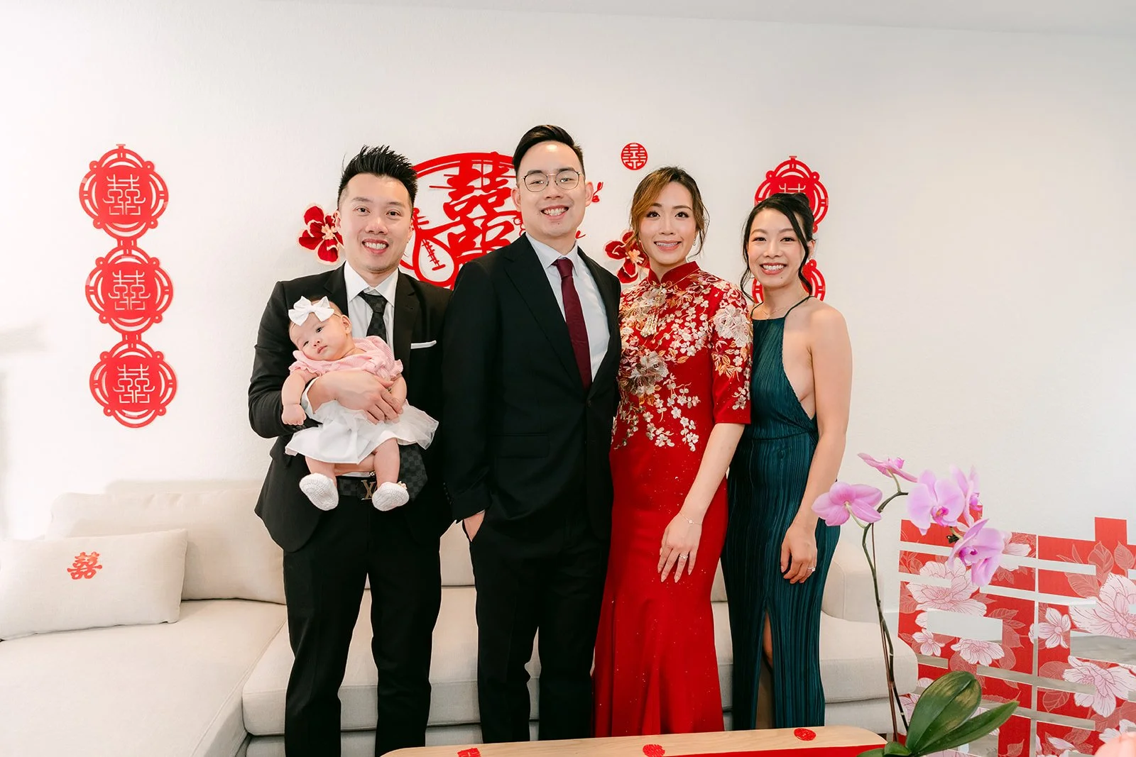 Pauline and Ken with family after the second tea ceremony, photographed by One and Only Production.