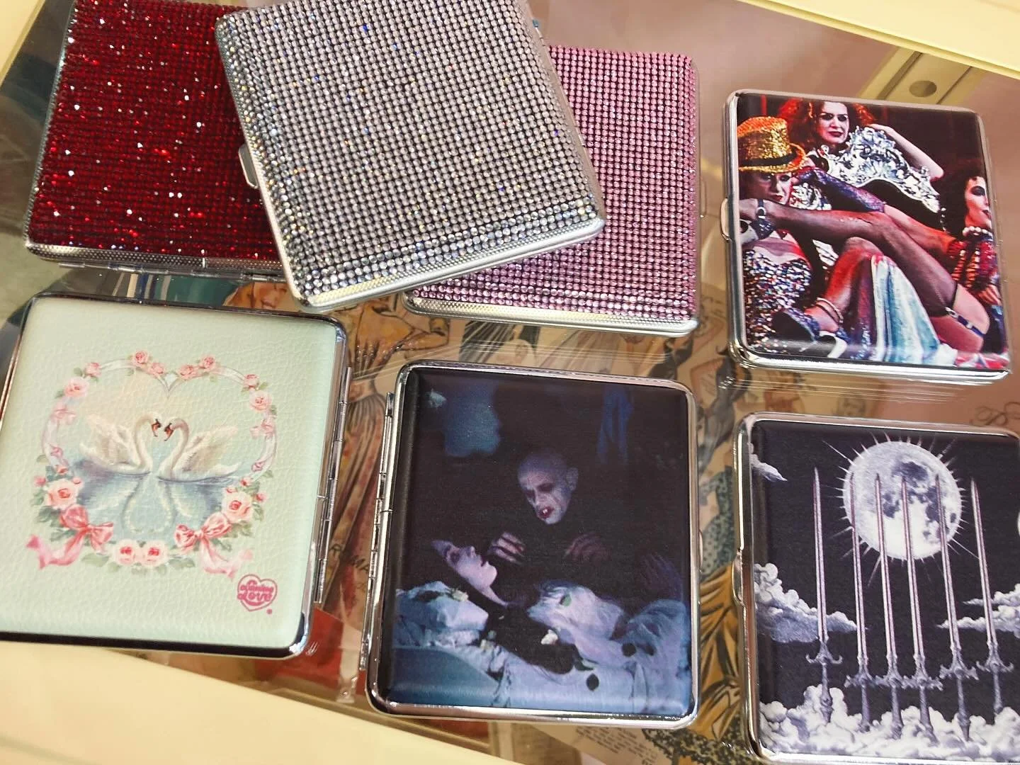 Rhinestones, monsters, Tim Curry, Oh My! 🖤

Whether you need a stylish case to hold your cash or stash, these cig cases are too freaking good 😍

Available IN-STORE &amp; ONLINE ⬇️

🔗 in bio

#carmineandhayworth