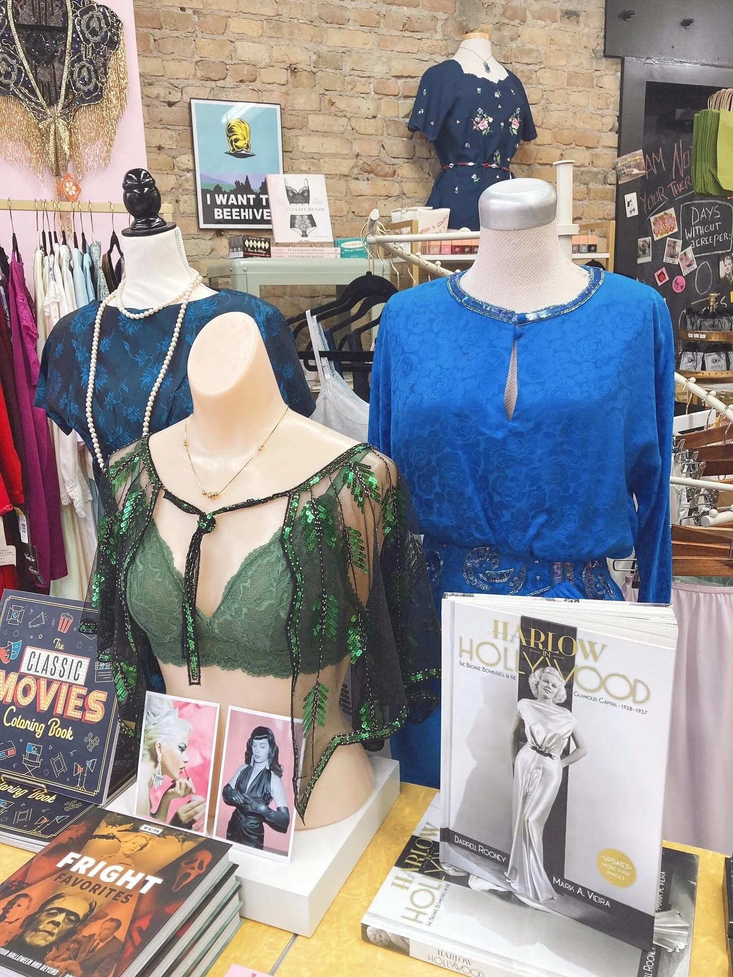 A little old Hollywood glamour to start your Friday ✨

OPEN 11-5

#carmineandhayworth