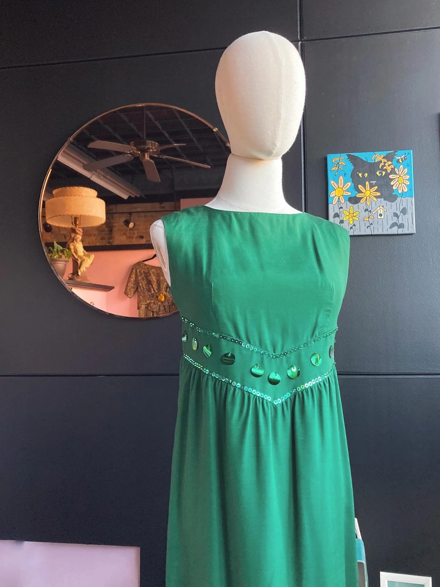 When it rains it pours vintage ☔️✨

More vintage beauties than I can fit in photos 😍

OPEN 11-6

See a peak of what&rsquo;s NEW in vintage ⬇️

🔗 in bio

#carmineandhayworth