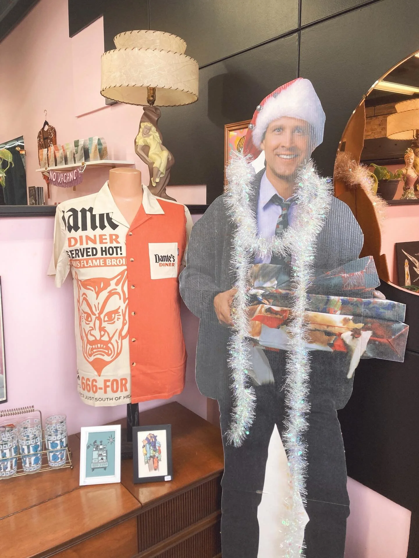 ❄️ Holiday Mood 🔥 

OPEN 12-4

#carmineandhayworth