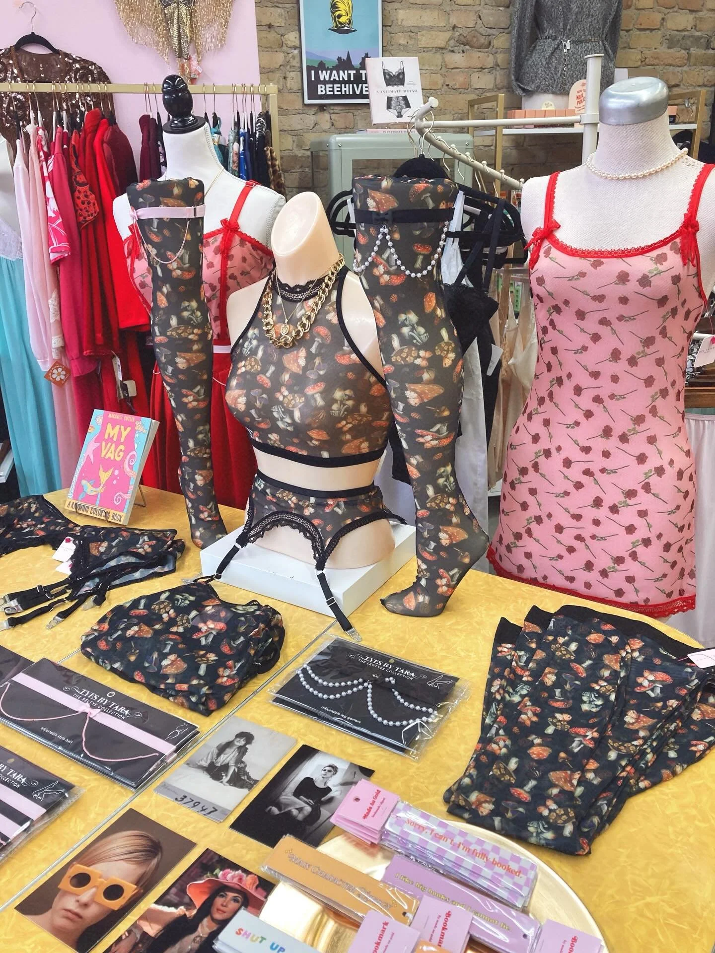 I ❤️ pretty things 💘

Lingerie love forever ✨

OPEN 12-4

#carmineandhayworth