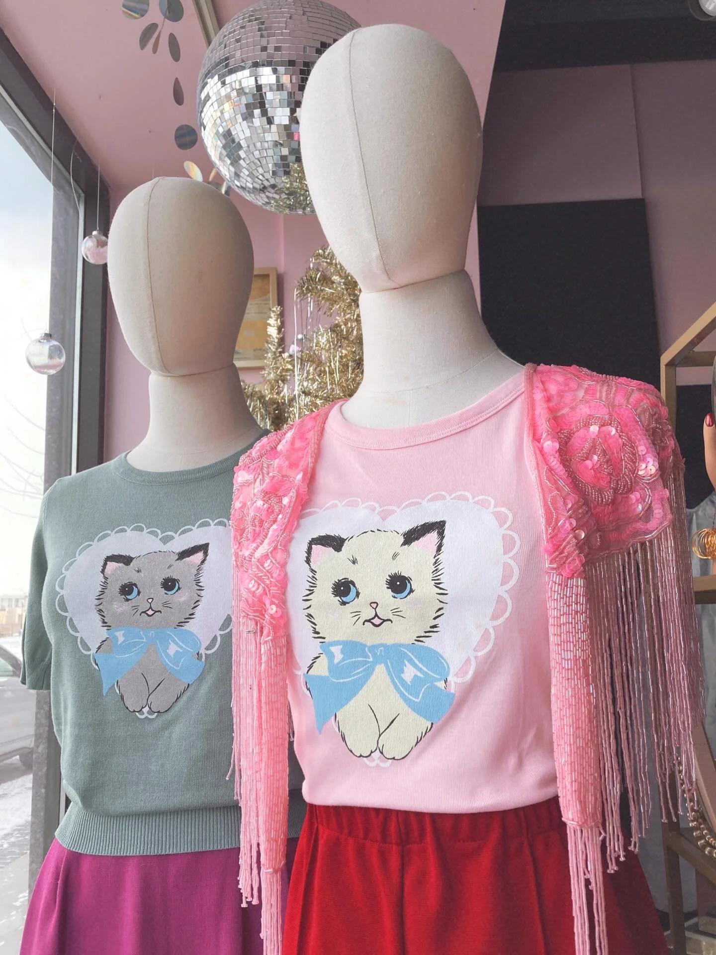 🐈 MEOW 🐈&zwj;⬛ 

Proud cat lady 💕

NEW in-store &amp; online ⬇️

🔗 in bio

#carmineandhayworth