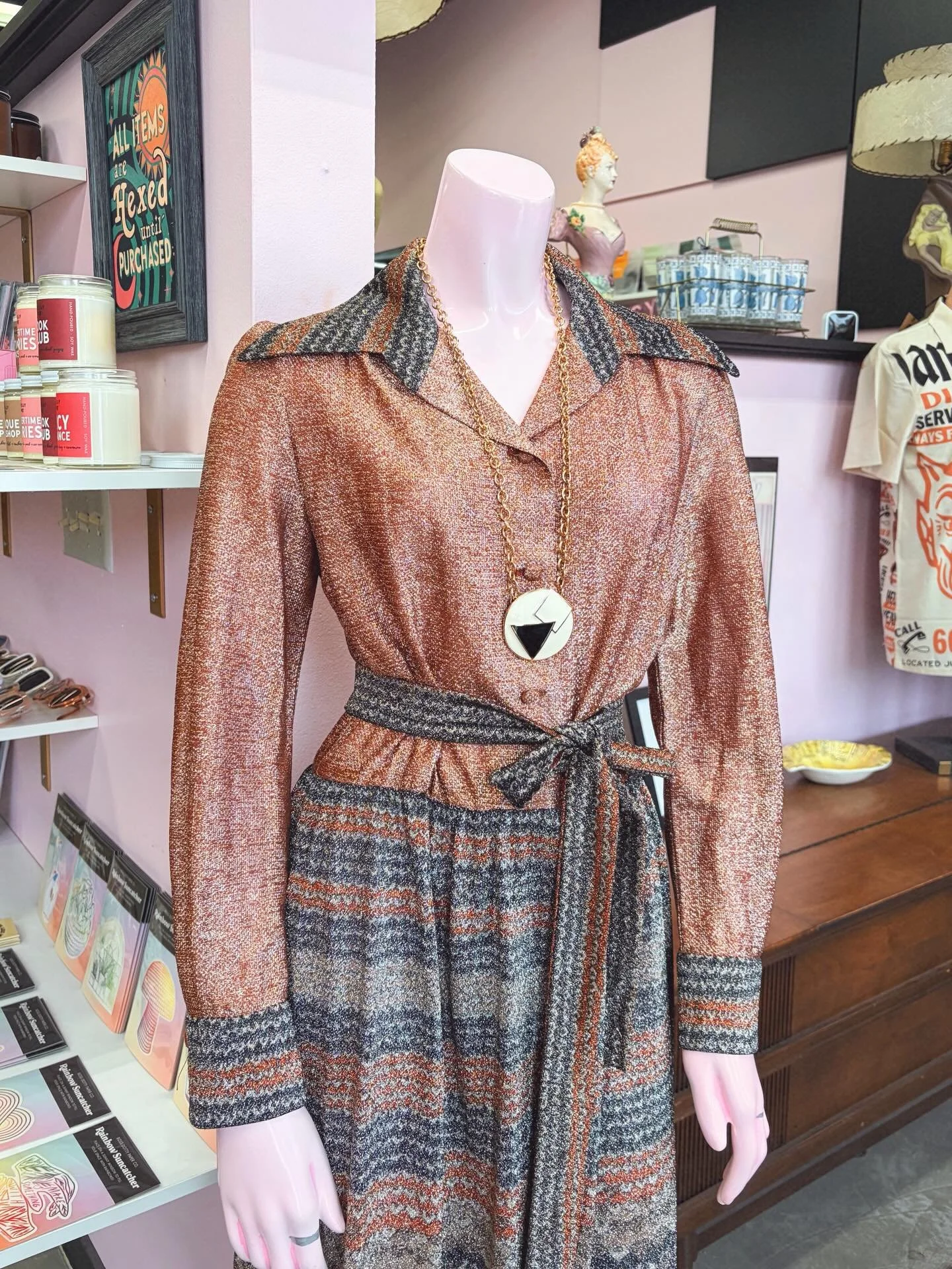 Feelin&rsquo; Alright 💕

The sun is shining &amp; this sparkly 1970s beauty is a direct representation of how I feel ✨

OPEN 11-5

#carmineandhayworth