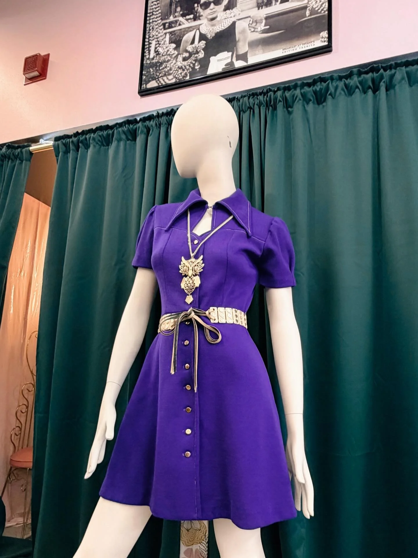 💜 Pretty in Purple 💜

The PERFECT 1970s mini dress with keyhole cutout ✨

OPEN 11-5

#carmineandhayworth