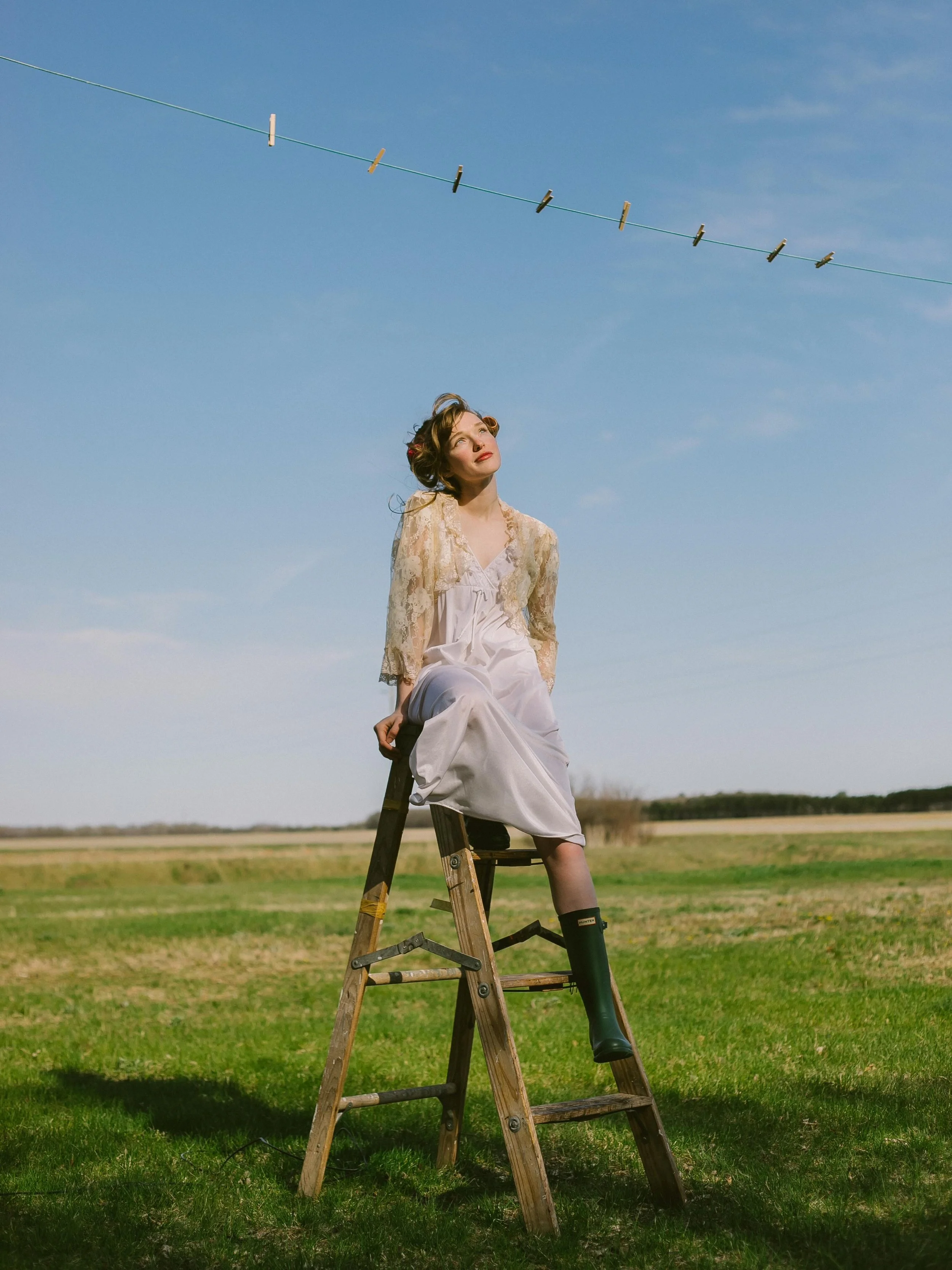 Down in the valley ☀️ 

Sneak peek of the latest shoot with the amazing @shannonraephotos ✨

⭐️ @thatsreallyaud 
Styling assist: @ejaymes_ 

#carmineandhayworth