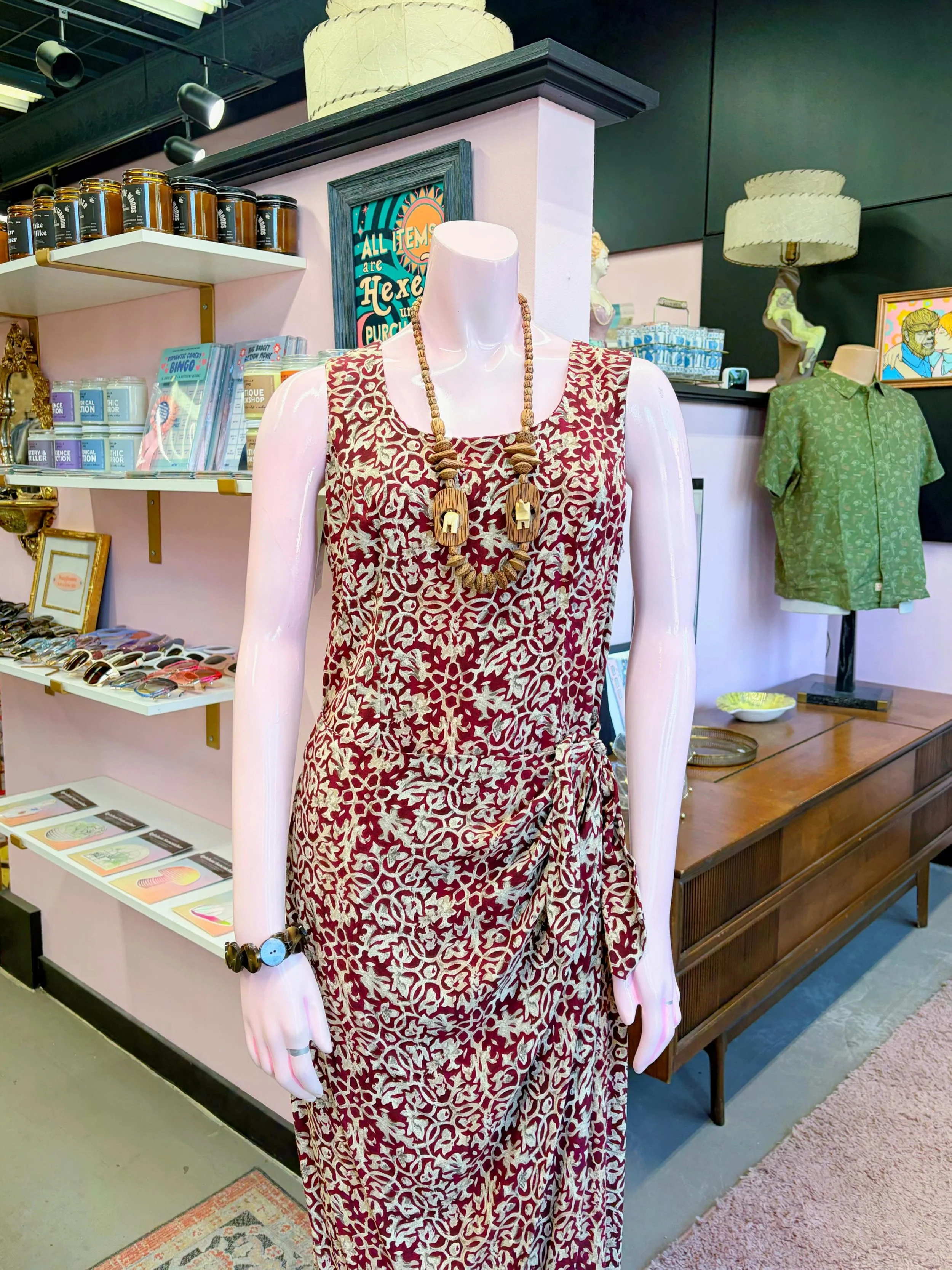 ☀️ Summer in the city ☀️

OPEN 11-6

#carmineandhayworth
