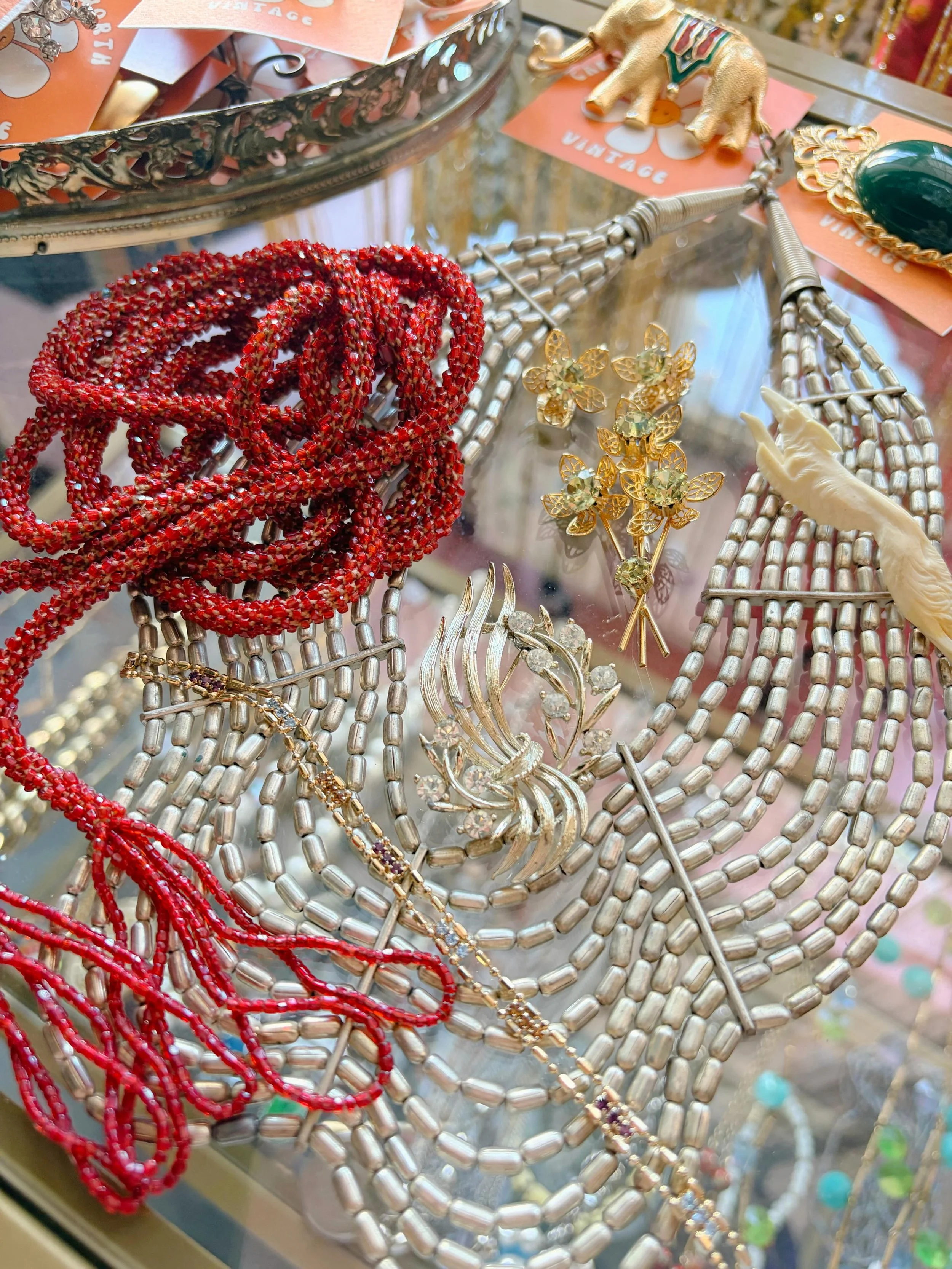 What are my favorite kinds of days? 

When I get new vintage jewelry in ✨

Keep an eye IN-STORE &amp; ONLINE for new arrivals 💕

OPEN 11-6

#carmineandhayworth