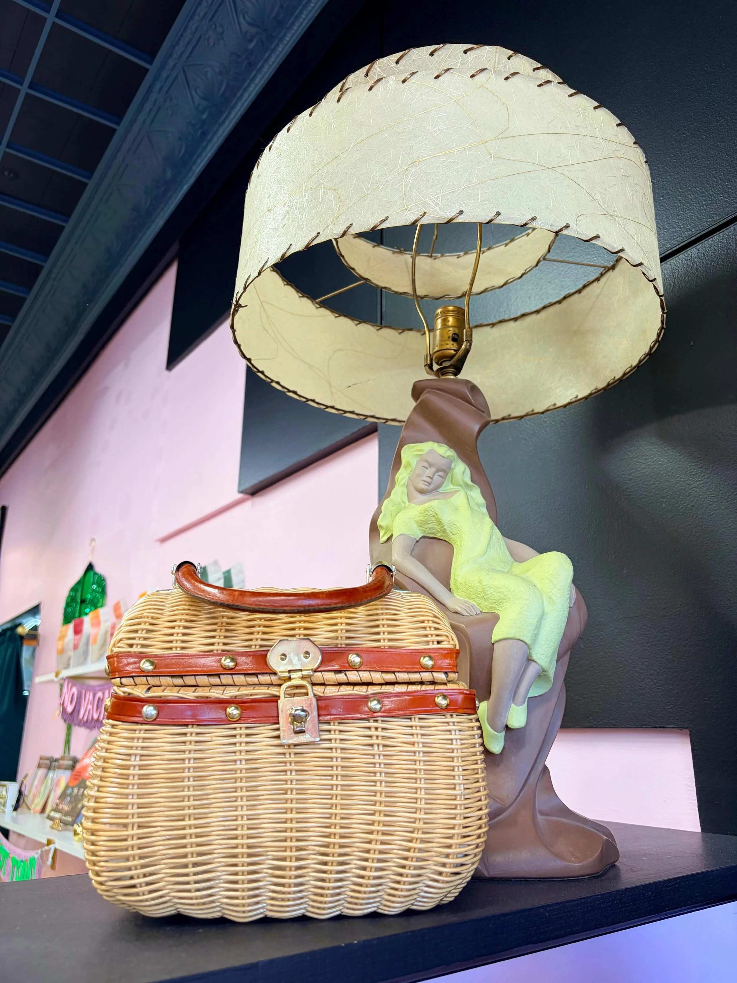Dreaming about this 1940s wicker purse 💘

OPEN 11-6

#carmineandhayworth