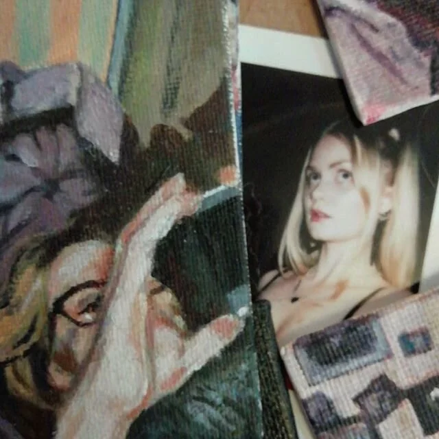 Ur&oslash;rlig kropp i t&oslash;yets fold.
.
.
.
#clauderoyetjournoud #polaroid #polaroidart #illustration #smallartwork #miniatureportrait #polaroidart #oilpainting #portrait #portraitdetail #buyart#contemporaryart #shallowgirl