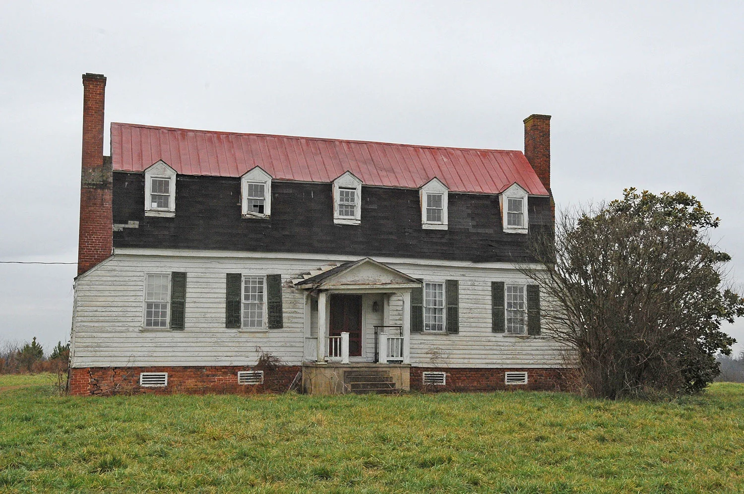 The Hunting Quarter plantation house in Sussex County, VA. Image by Jerrye & Roy Klotz, M.D., via Wikipedia